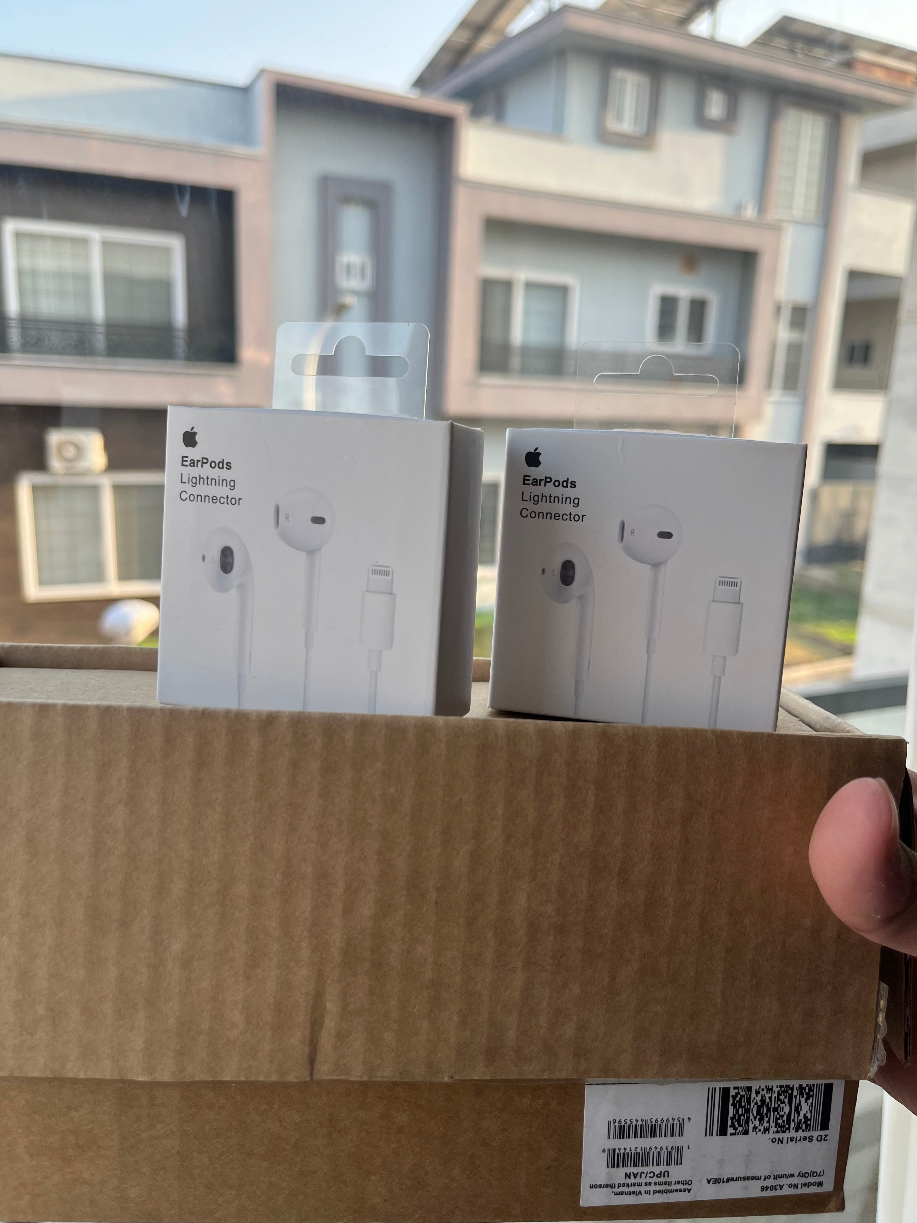 Apple EarPods Original Quality | HD Sound & Mic | Fast Delivery Across Pakistan