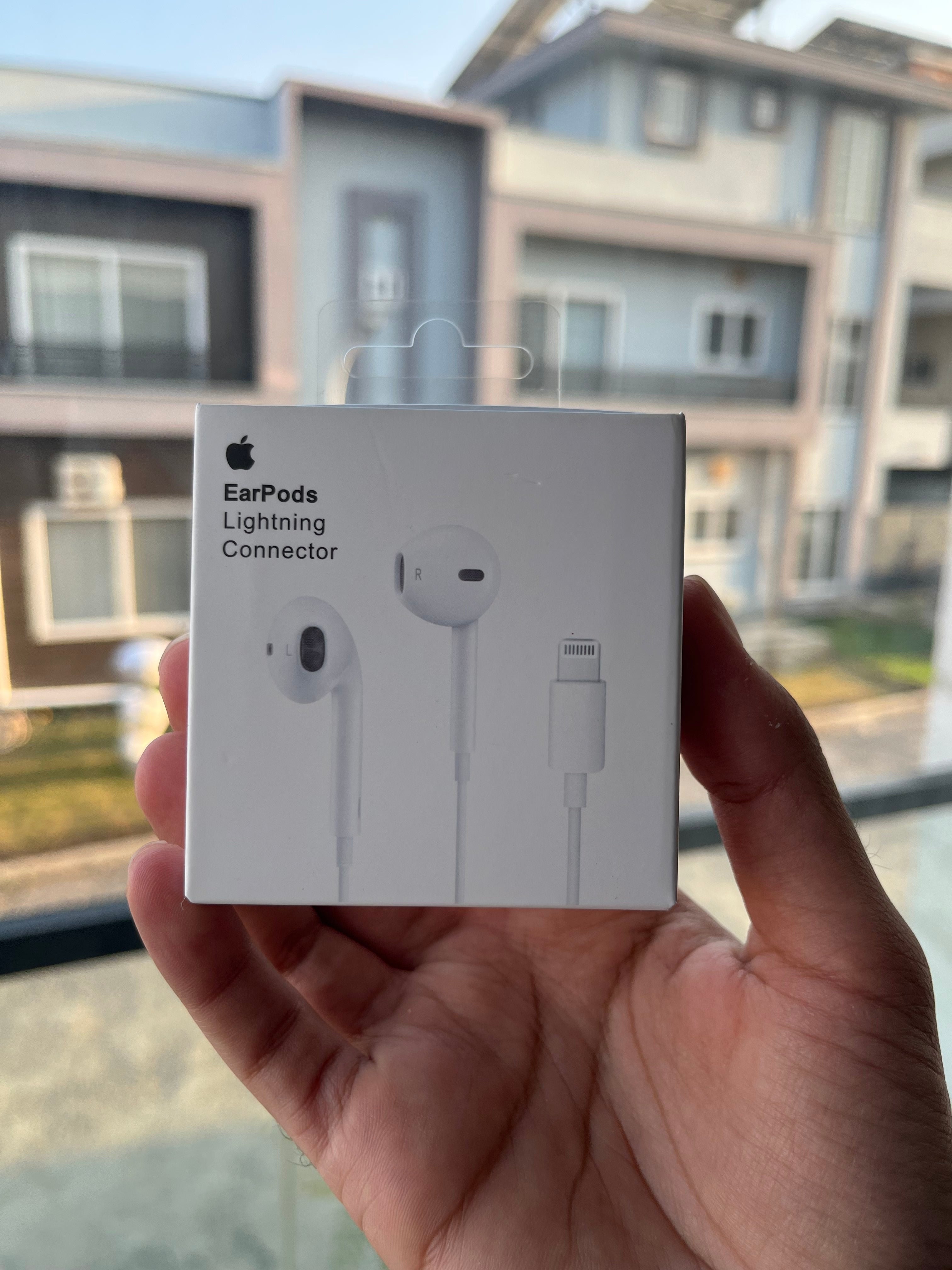 Apple EarPods Original Quality | HD Sound & Mic | Fast Delivery Across Pakistan