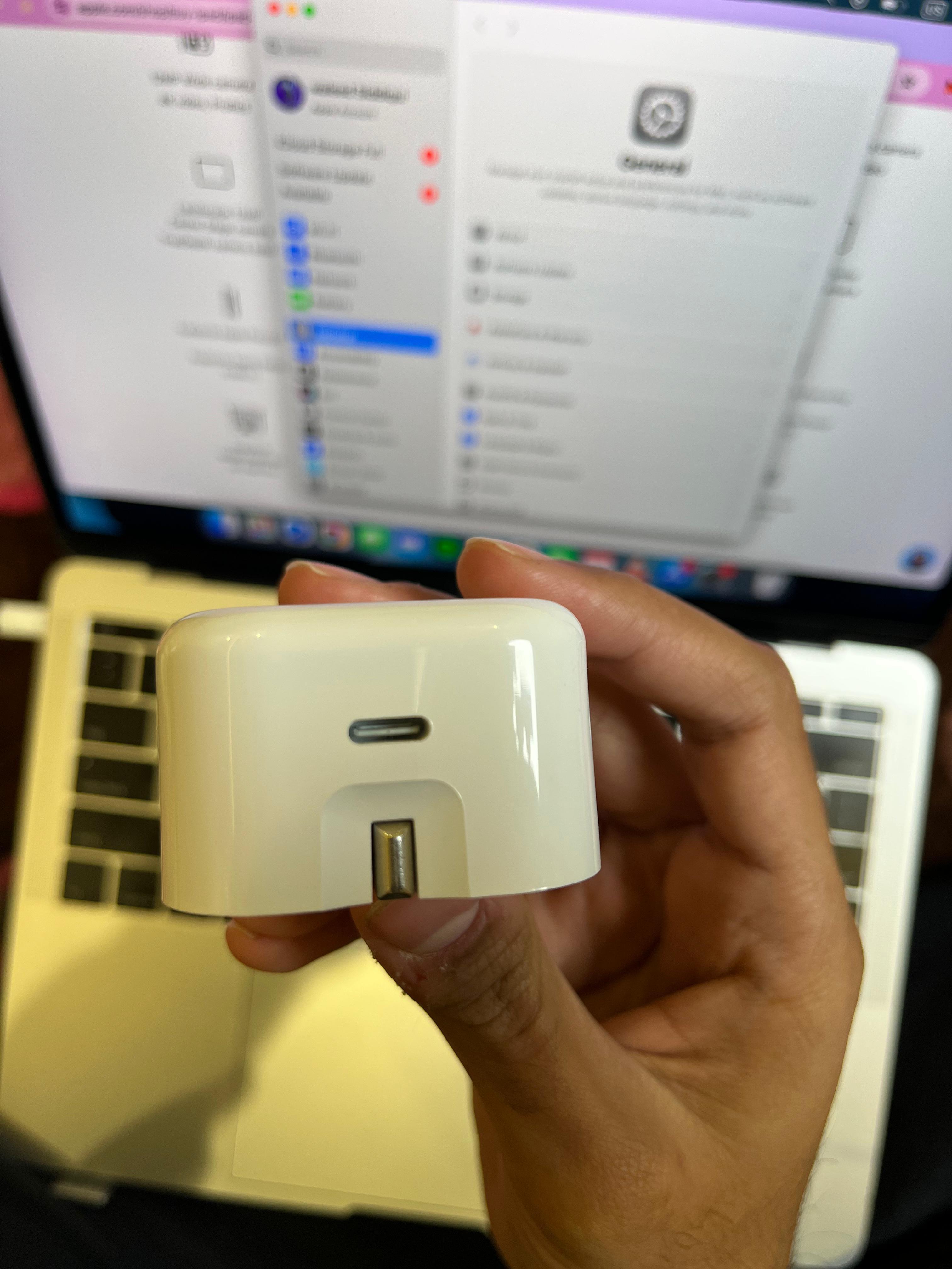Apple 20W USB-C Fast Charger Pakistan – Original iPhone Charger